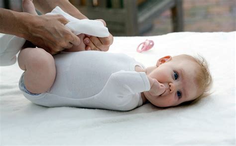 yeni doğan bebek bacak eğriliği